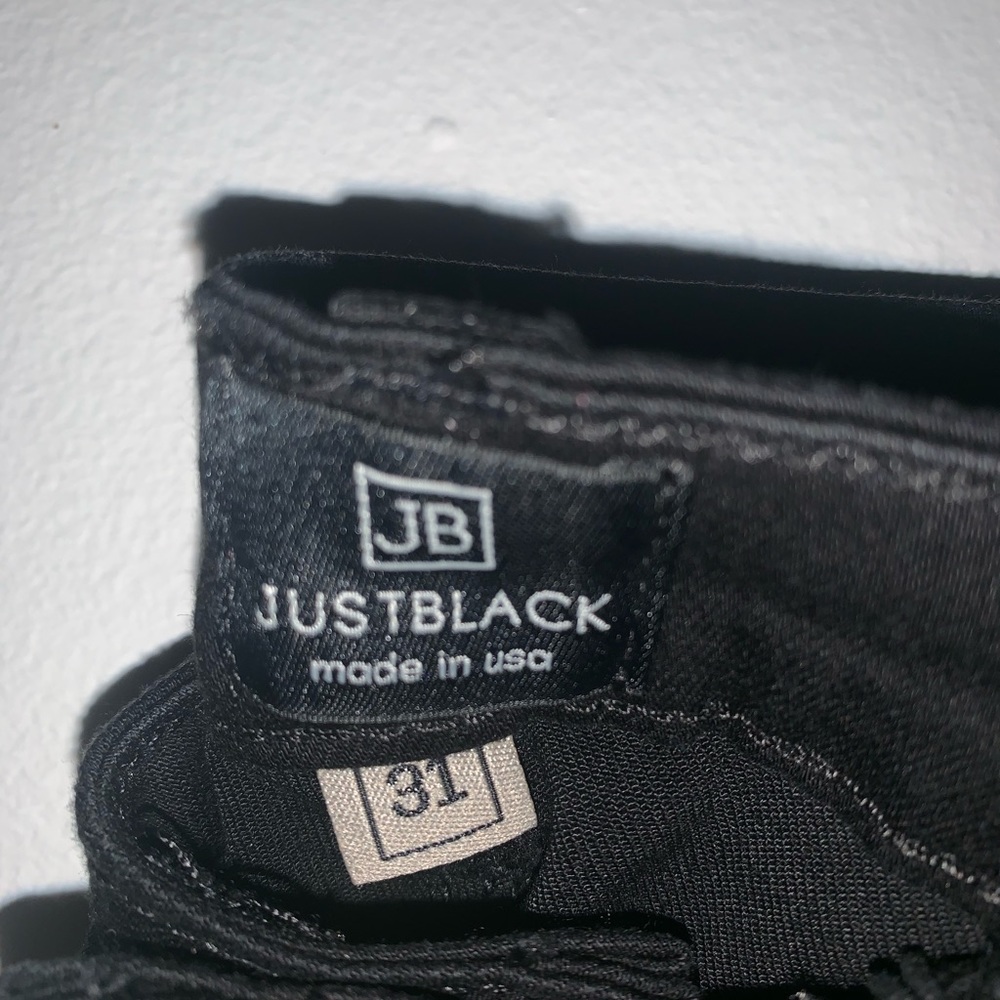 BLACK SKINNY JEANS